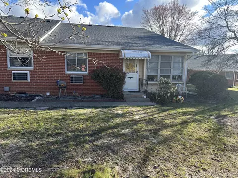 14 Independence Pkwy # E, Whiting, NJ 08759