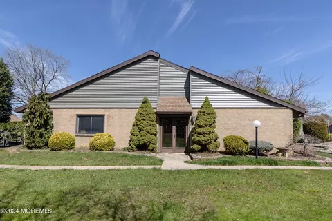 15 Danbury Ct, Red Bank, NJ 07701