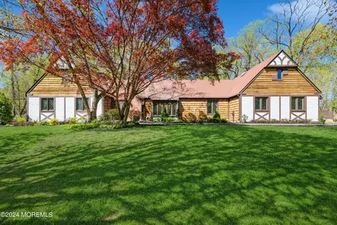 50 Centerville Rd, Holmdel, NJ 07733