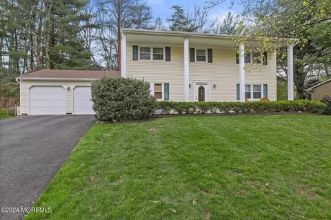 8 Brunswick Dr, Morganville, NJ 07751