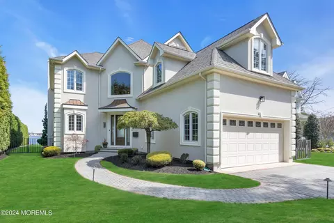 366 Mantoloking Rd, Brick, NJ 08723