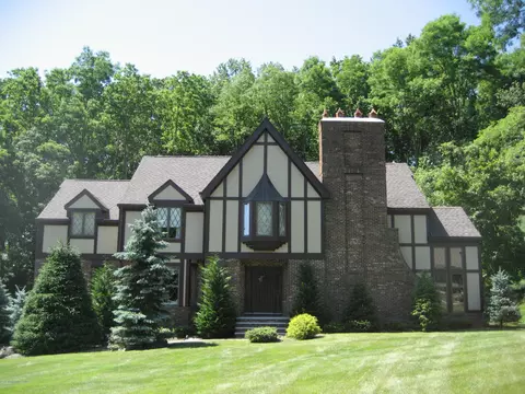 5 Chippewa Ct, Holmdel, NJ 07733
