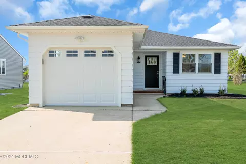 136 Liberta Dr, Toms River, NJ 08757