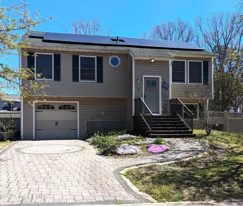 26 Aspen Cir, Barnegat, NJ 08005