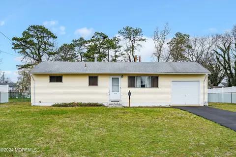 123 Sprucewood Dr, Brick, NJ 08723