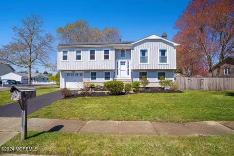 42 Clarkson Dr, Toms River, NJ 08753