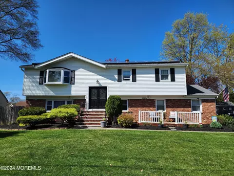 356 Main St, Middletown, NJ 07748