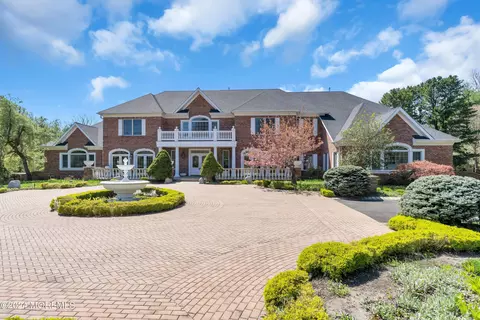 14 Evergreen Ln, Colts Neck, NJ 07722