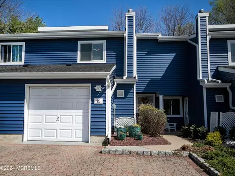 18 Spring Ct, Tinton Falls, NJ 07724