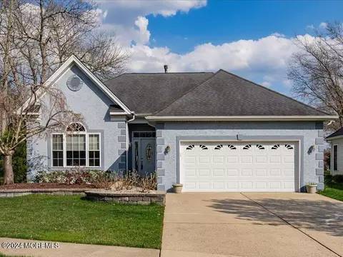 39 Winged Foot Rd, Jackson, NJ 08527