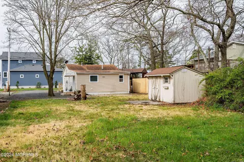 Exterior - 21 Bark Rd, Brick, NJ 08723 photo 4 of 5