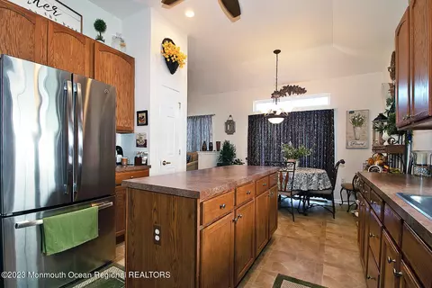 Kitchen - 27 Pancoast Rd, Waretown, NJ 08758 photo 2 of 6