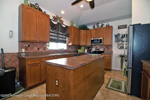 Kitchen - 27 Pancoast Rd, Waretown, NJ 08758 photo 1 of 6