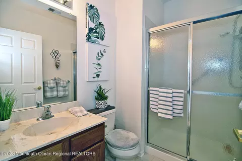 Bath - 27 Pancoast Rd, Waretown, NJ 08758 photo 5 of 6