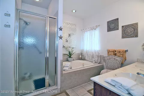 Bath - 27 Pancoast Rd, Waretown, NJ 08758 photo 1 of 6