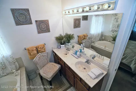 Bath - 27 Pancoast Rd, Waretown, NJ 08758 photo 4 of 6