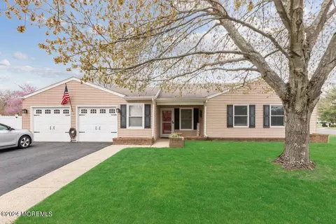 2 Concord Cir, Howell, NJ 07731