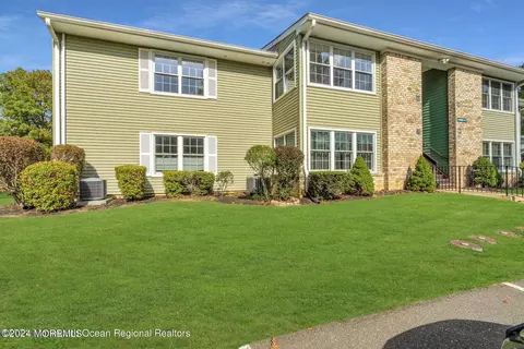 60 Quince Ct, Red Bank, NJ 07701