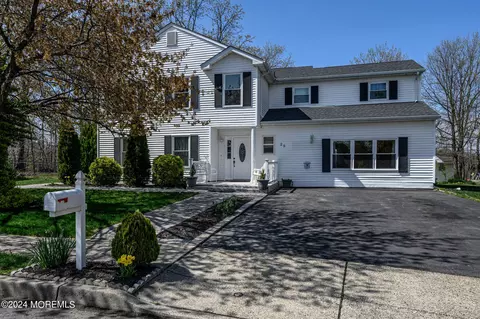 28 Stemler Dr, Cliffwood, NJ 07721