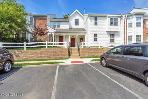 66 Tulip Ln, Freehold, NJ 07728