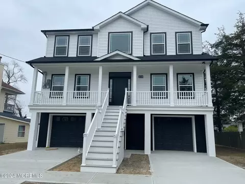 89 Compass Ave, Beachwood, NJ 08722