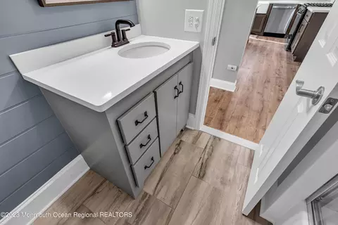 Bath - 9 Sabinas St, Berkeley, NJ 08721 photo 2 of 5