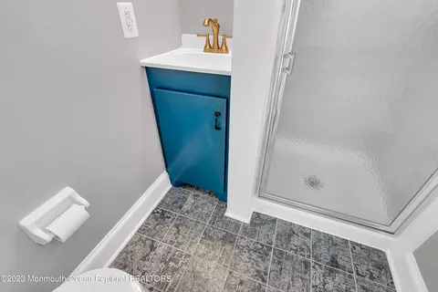 Bath - 9 Sabinas St, Berkeley, NJ 08721 photo 4 of 5