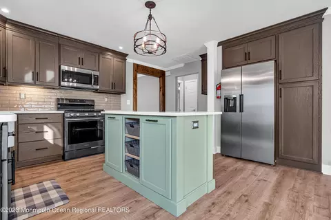 Kitchen - 9 Sabinas St, Berkeley, NJ 08721 photo 4 of 11