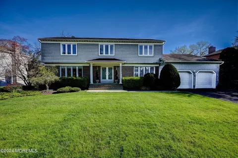 28 Marigold Ln, Marlboro, NJ 07746