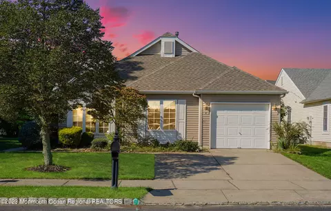 4 N Avon Dr, Jackson, NJ 08527
