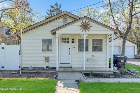 432 Anchor Ave, Beachwood, NJ 08722
