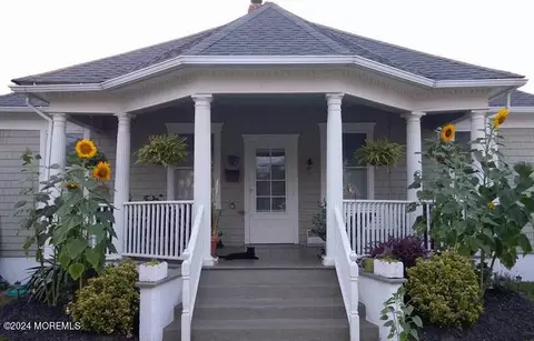 77 Seabreeze Way, Keansburg, NJ 07734