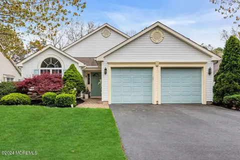 23 Rosewood Dr, Lakewood, NJ 08701