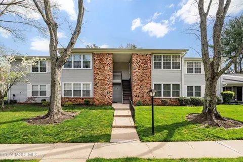 73 Honeysuckle Ln #204, Red Bank, NJ 07701