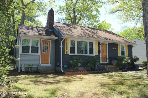 317 Shawnee Dr, Brick, NJ 08724