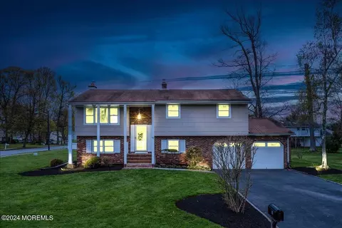 99 Anita Dr, Piscataway, NJ 08855