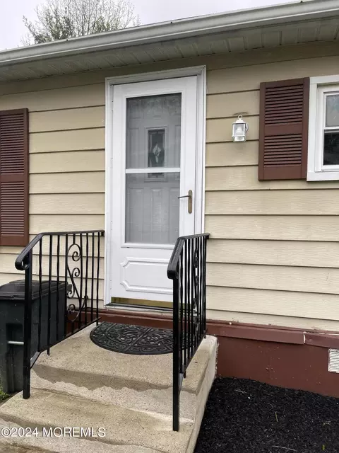3 Fallow Dr, Manalapan, NJ 07726