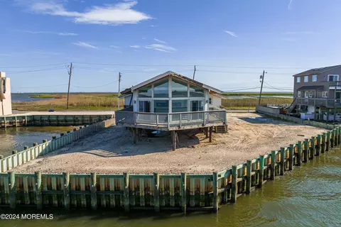 576 Dock Rd, West Creek, NJ 08092