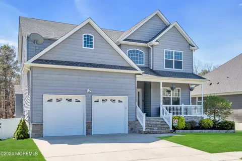 1035 Hoyt St, Forked River, NJ 08731