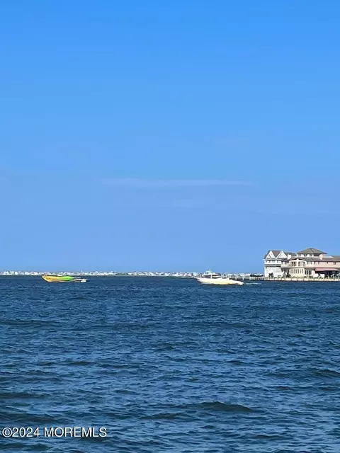 3216 Windsor Ave, Toms River, NJ 08753