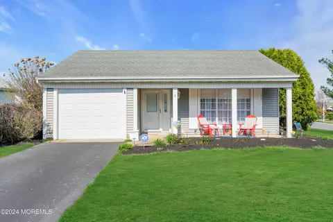 2 Kirkby Ln, Manchester, NJ 08759