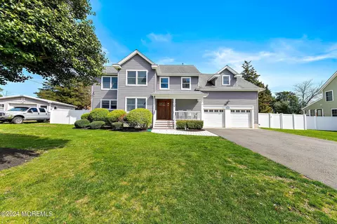 18 Colonial Dr, Little Egg Harbor, NJ 08087