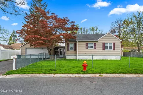341 Pinehurst Dr, Keyport, NJ 07735