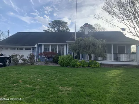 305 Eastham Rd, Point Pleasant, NJ 08742