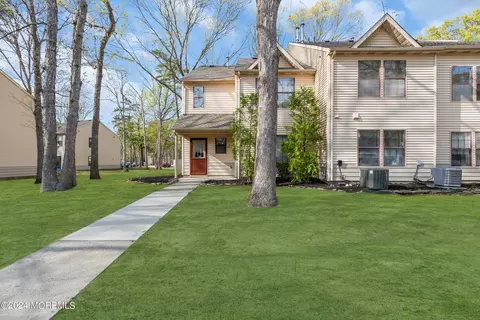 100 Azalea Cir, Jackson, NJ 08527