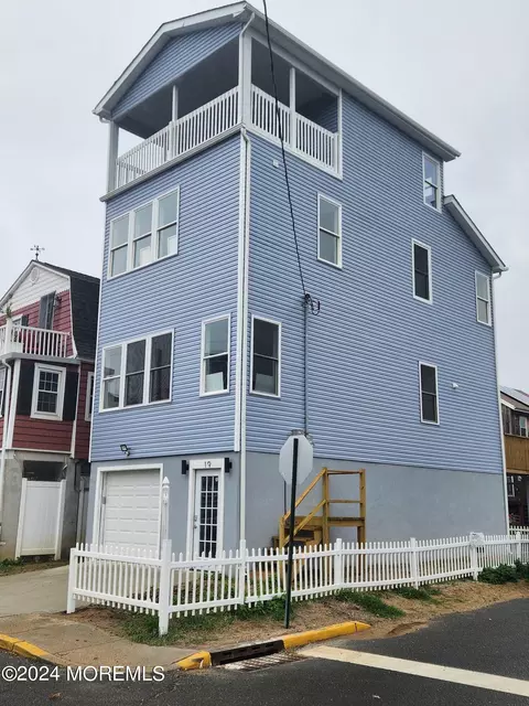 19 Barberie Ave, Highlands, NJ 07732