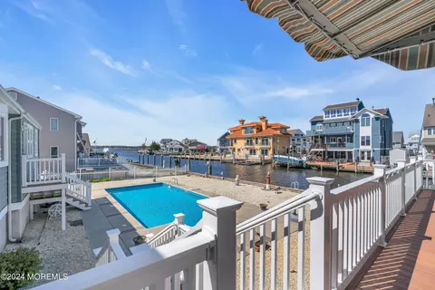 24 Lagoon Dr E, Toms River, NJ 08753