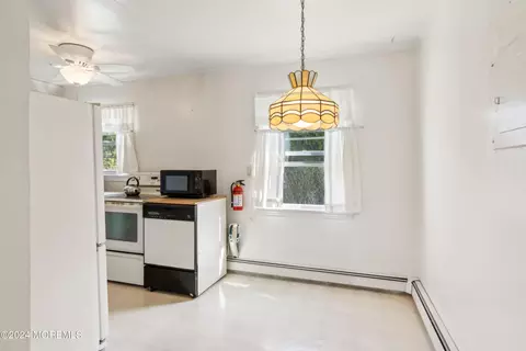 Kitchen - 47 Lakeside Dr, Matawan, NJ 07747 photo 2 of 5
