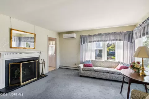 Living - 47 Lakeside Dr, Matawan, NJ 07747 photo 2 of 5