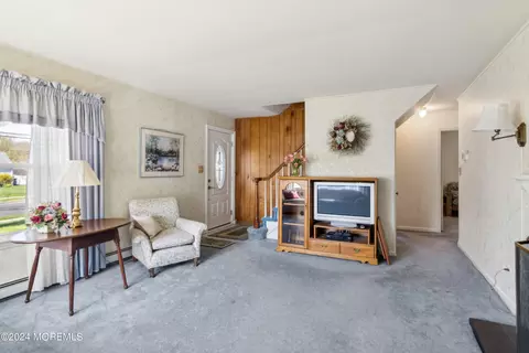 Living - 47 Lakeside Dr, Matawan, NJ 07747 photo 3 of 5